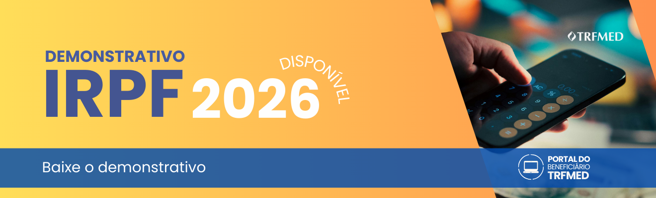Banner institucional do TRFMED com fundo em tons de amarelo e azul. À esquerda, o texto em destaque: “Demonstrativo IRPF 2026” e, ao lado, a palavra “Disponível”. Abaixo, a frase: “Baixe o demonstrativo”. À direita, imagem de uma mão segurando um celular com calculadora aberta. No canto superior direito está a marca TRFMED e, no canto inferior direito, o selo “Portal do Beneficiário TRFMED”